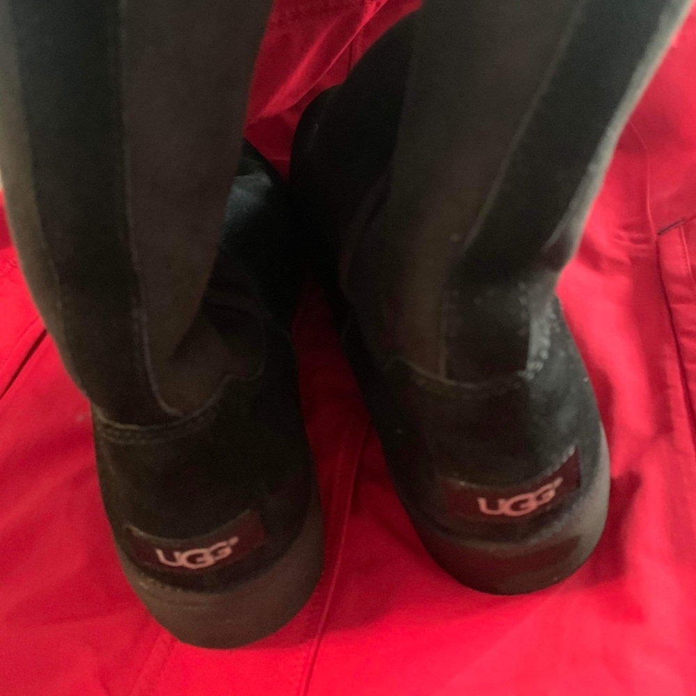 UGG Kristin boot Size 8.5 #1014328. Black suede leather with wedge heel